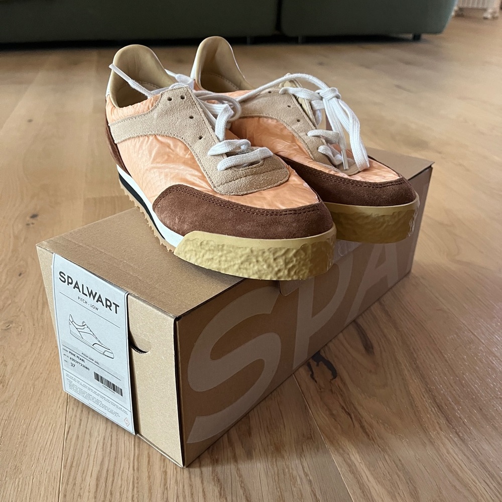 Spalwart Pitch Low in Pink Pearl